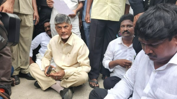 వైసీపీ దాడులతో సీన్ రివర్స్ వైసీపీ దాడులతో సీన్ రివర్స్