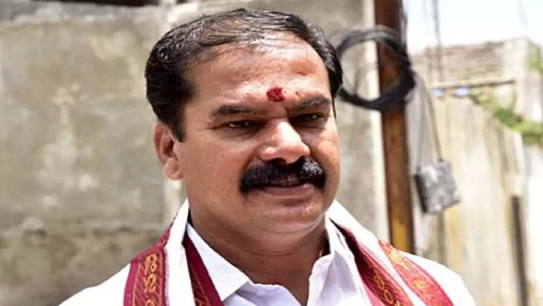 సొంత కార్యక్రమాలతో నిత్యం ప్రజా క్షేత్రంలో వినయ్ భాస్కర్ సొంత కార్యక్రమాలతో నిత్యం ప్రజా క్షేత్రంలో వినయ్ భాస్కర్