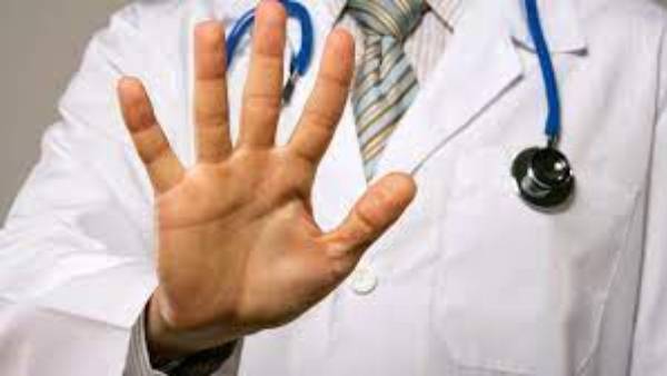 మహిళా పేషెంట్ ప్రైవేట్ భాగాలు తాకుతూ పైశాచికం