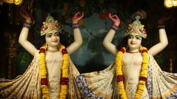 పూజలు, కృష్ణుడి లీలా విలాసాలు తెలిసేలా ప్రత్యేక కార్యక్రమాలు