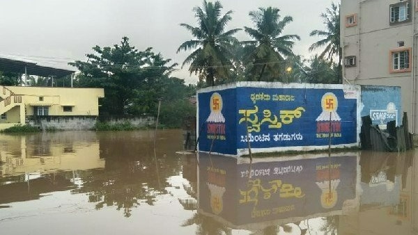 భారీ వర్షంతో ప్రాజెక్టు లోపం తేలిపోయింది 