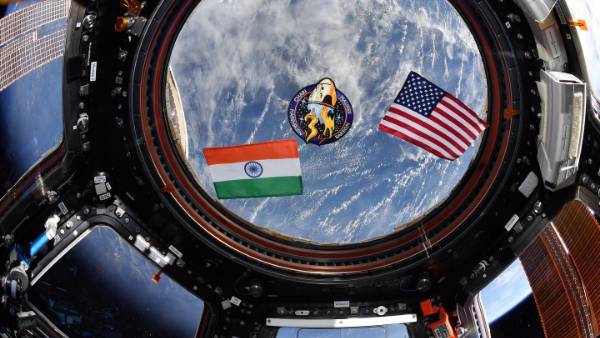 independence day 2022 : indian flag unfurled 30km above earth, iss sent greetings independence day 2022 : indian flag unfurled 30km above earth, iss sent greetings