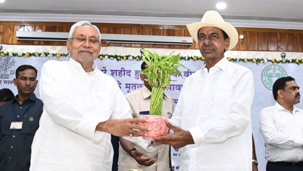 తెలంగాణను ఆదర్శంగా తీసుకోవాలంటూ నితీష్ కుమార్