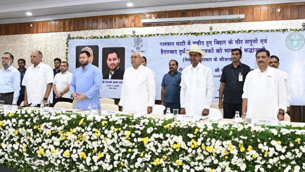 ఇబ్బంది పడిన నితీష్ కుమార్.. కూర్చోవాలంటూ కేసీఆర్