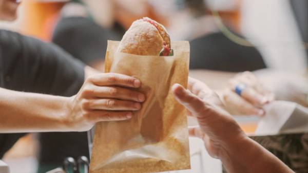 హిందువులే కాదు, క్రైస్తవులు, గ్రీకులు, రోమన్లకు ఎడమ చెయ్యంటే చెడుకు సంకేతమే