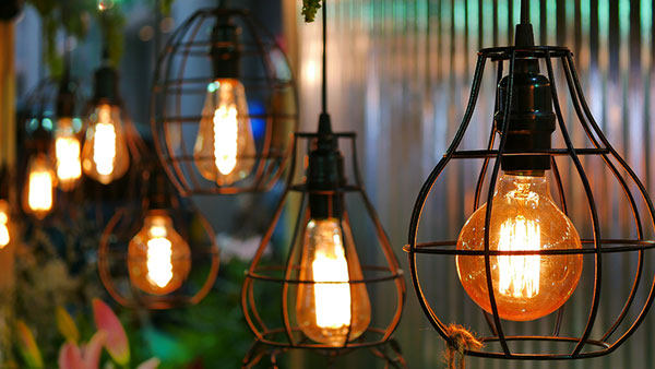 లక్ష్మీదేవి అనుగ్రహం కోసం ఇంటి ప్రధాన ద్వారం వద్ద ఈ పని చేయండి