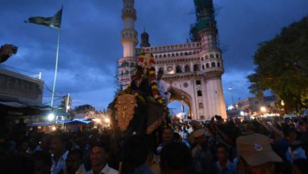 హైదరాబాద్ లో మొహరం సందర్భంగా ట్రాఫిక్ ఆంక్షలు హైదరాబాద్ లో మొహరం సందర్భంగా ట్రాఫిక్ ఆంక్షలు