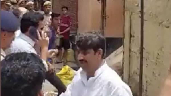 పోలీసులకు తిప్పలు