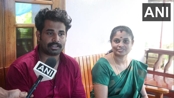 కొడుకుతో కలిసి చదువుకున్న తల్లి .. ఇద్దరికీ ఉత్తీర్ణత