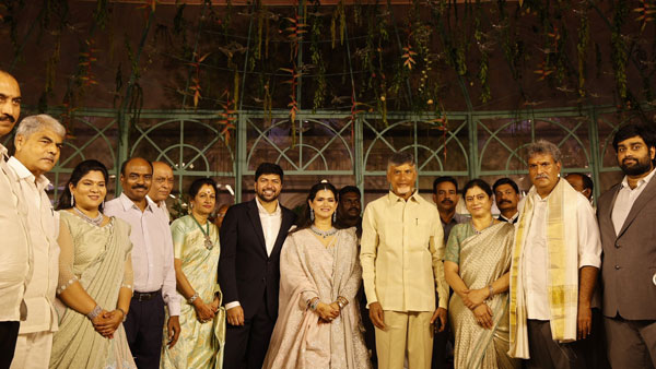 కేశినేని నాని ఇంట వేడుకలో కేశినేని నాని ఇంట వేడుకలో