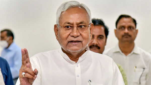 Bihar Portfolios: CM Nitish Kumar keeps Home Dept, Deputy CM Tejashwi Yadav gets Health Dept Bihar Portfolios: CM Nitish Kumar keeps Home Dept, Deputy CM Tejashwi Yadav gets Health Dept