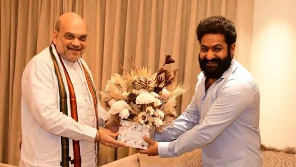  రాజకీయాలకు చర్చకు రాకుండా ఎలా ఉంటాయి?