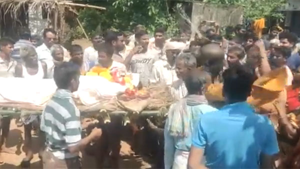 పాత కల్లికోట ప్రజలను ఒప్పించి దహన సంస్కారాలు చేయించిన అధికారులు పాత కల్లికోట ప్రజలను ఒప్పించి దహన సంస్కారాలు చేయించిన అధికారులు