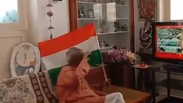 97-year-old man sings national anthem, video goes viral 97-year-old man sings national anthem, video goes viral