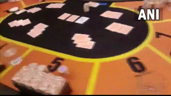 ఎగరేసుకుంటూ వెళ్లిన కర్ణాటక పోలీసులు