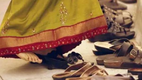  చెప్పులు ఈ దిక్కులలో విడవటం మంచిది కాదు