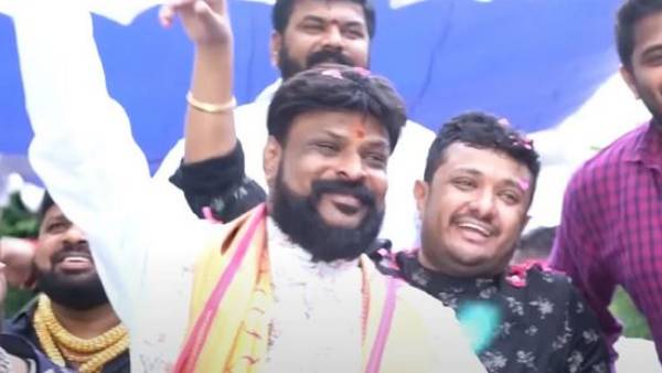 సంబంధం లేని వ్యక్తులు సంబంధం లేని వ్యక్తులు