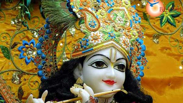 కృష్ణయ్య పూజలో ఊయల సేవలు, లాలిపాటలదే ప్రత్యేకం కృష్ణయ్య పూజలో ఊయల సేవలు, లాలిపాటలదే ప్రత్యేకం