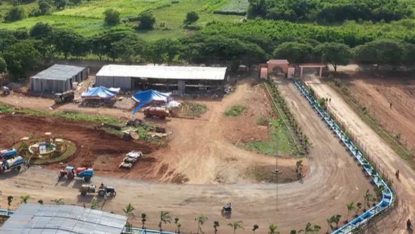 వాహనాల రాకపోకల కోసం కోటి రూపాయల సొంత ఖర్చుతో వంతెన నిర్మాణం వాహనాల రాకపోకల కోసం కోటి రూపాయల సొంత ఖర్చుతో వంతెన నిర్మాణం