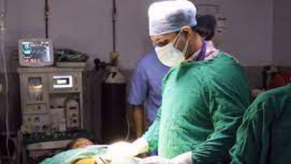  పాటలు వినిపిస్తూ..