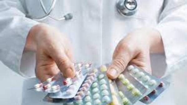  ఎనర్జీ డ్రింక్స్, మద్యం సేవించి మెడిసిన్స్ వేసుకోవచ్చా?