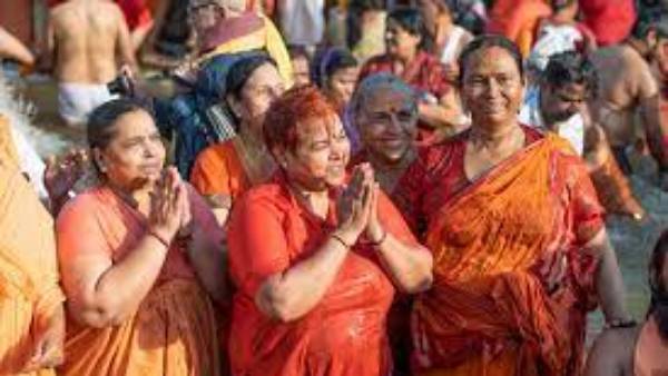 దేవుడికి ఎదురుగా నిలబడి దర్శనం చేసుకోరాదు