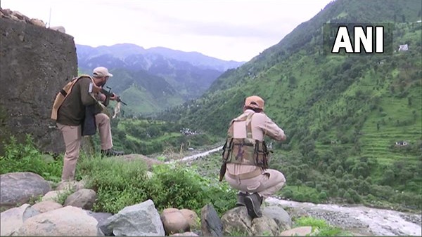 జమ్మూ కాశ్మీర్‌లోని రాజౌరీలో సైనిక శిబిరంపై ఉగ్రదాడి.. ముగ్గురు జవాన్లు మృతి 