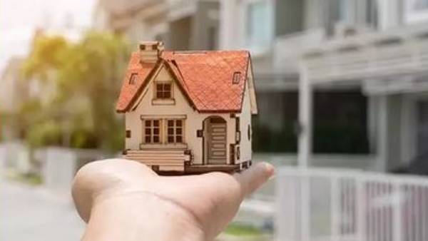 ఇంట్లో పాత, పనికిరాని వస్తువులు ఉండకూడదు 
