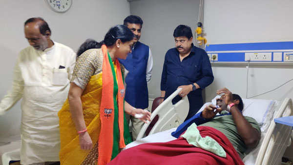 లిక్కర్ స్కాం లో మహిళ .. తెలంగాణా రాష్ట్రం పరువు తీసిన కవిత: విజయశాంతి ఫైర్ లిక్కర్ స్కాం లో మహిళ .. తెలంగాణా రాష్ట్రం పరువు తీసిన కవిత: విజయశాంతి ఫైర్