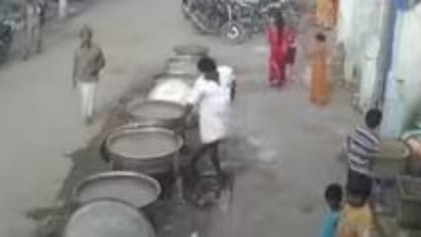 మరుగుతున్న సాంబార్ లో