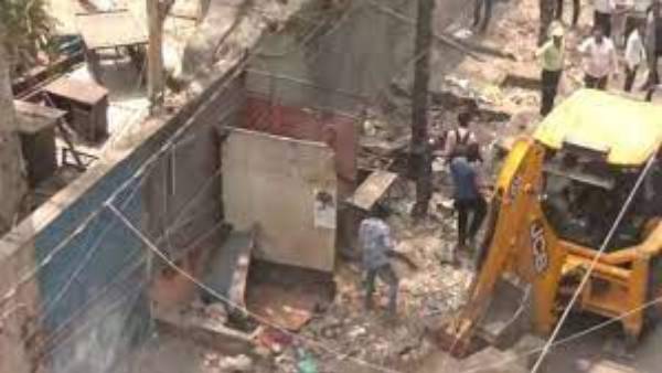 పోలీసులు వచ్చే లోపే..