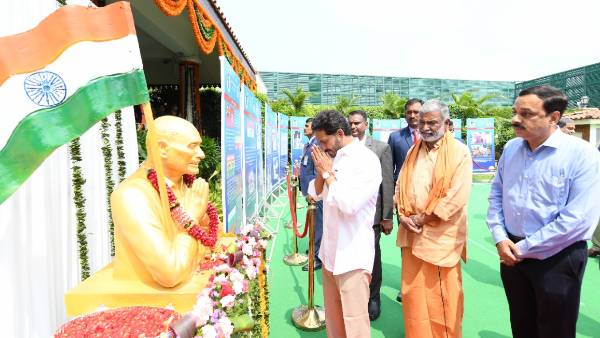 ys jagan, chandrababu and pawan paid tributes to national flag designer pingali venkayya ys jagan, chandrababu and pawan paid tributes to national flag designer pingali venkayya