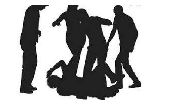 రోడ్డుపై దాడి రోడ్డుపై దాడి