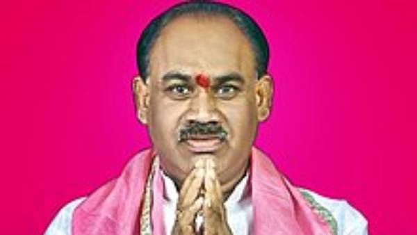 కూసుకుంట్ల ప్రభాకర్ రెడ్డికే టికెట్ అని ప్రచారం .. అయినా కేసీఆర్ ప్రకటించాలి కదా అంటూ చర్చ 