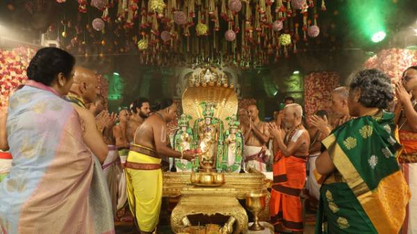  విదేశాల నుంచి పండ్లు, కట్ ఫ్లవర్స్