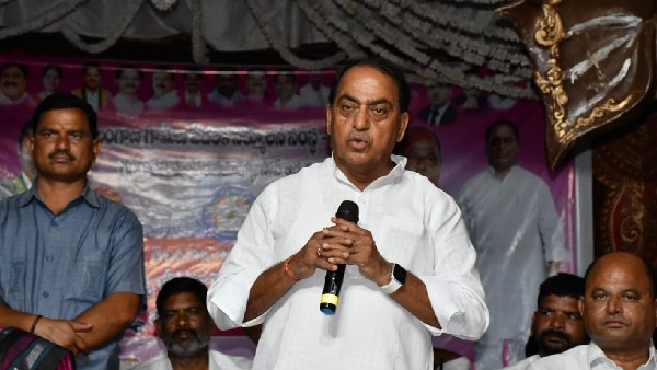 దళిత బంధు విషయంలో ఎమ్మెల్యేల వివాదాస్పద వ్యాఖ్యలు 