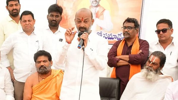 వర్ధన్నపేట కలుషితాహారం ఘటనపై బండి సంజయ్ స్పందన వర్ధన్నపేట కలుషితాహారం ఘటనపై బండి సంజయ్ స్పందన