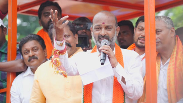  లిక్కర్ సహా అన్ని స్కాముల్లోనూ కేసీఆర్ కుటుంబమే..