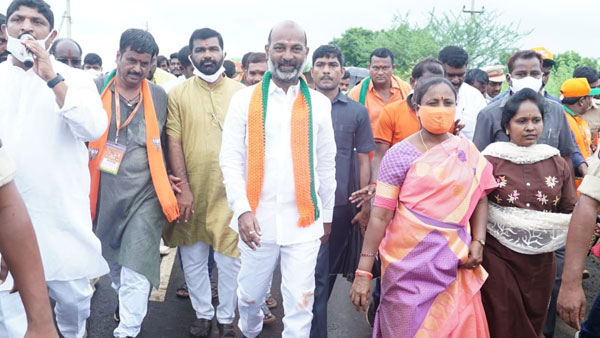  వరంగల్ సభ విషయంలోనూ రచ్చ.. నాల్గవ విడత పాదయాత్ర ఎలా సాగుతుందో?