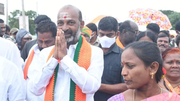 బండి సంజయ్ ఐదో విడత పాదయాత్ర.. బీజేపీ శ్రేణుల్లో జోష్ బండి సంజయ్ ఐదో విడత పాదయాత్ర.. బీజేపీ శ్రేణుల్లో జోష్