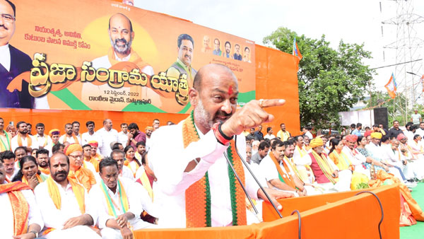 కెసిఆర్ తప్పుడు పత్రాలు తెచ్చి ప్రజలను తప్పుదోవ పట్టిస్తున్నారు కెసిఆర్ తప్పుడు పత్రాలు తెచ్చి ప్రజలను తప్పుదోవ పట్టిస్తున్నారు