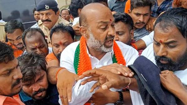  తెలంగాణాలో తాజా పరిణామాలతో బండి సంజయ్ వ్యాఖ్యలపై ఆసక్తి