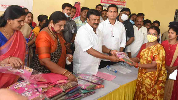 ప్రతి కుటుంబానికి పంపిణీ..