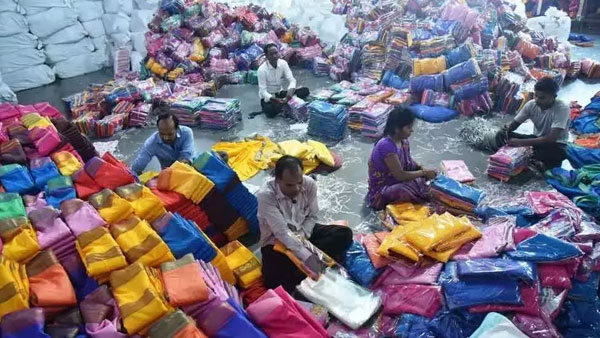  మొదట హైదరాబాద్ లో పంపిణీ..