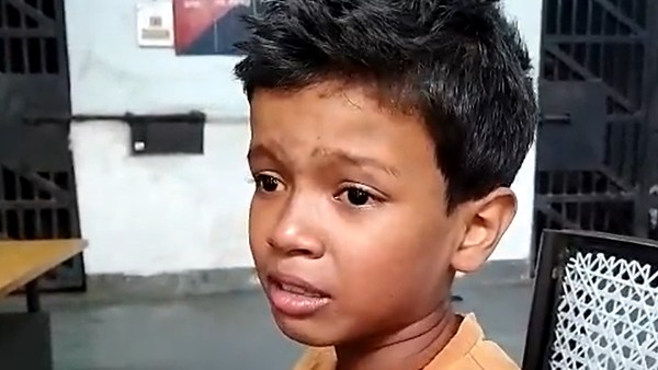 తల్లిదండ్రులకు కౌన్సిలింగ్ .. బుడతడి వీడియో నెట్టింట వైరల్ తల్లిదండ్రులకు కౌన్సిలింగ్ .. బుడతడి వీడియో నెట్టింట వైరల్