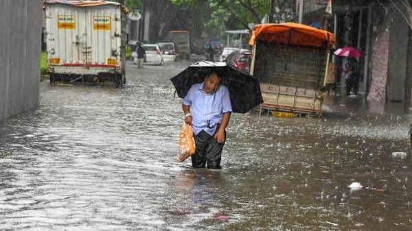 schools shut in delhi due to rain lash schools shut in delhi due to rain lash