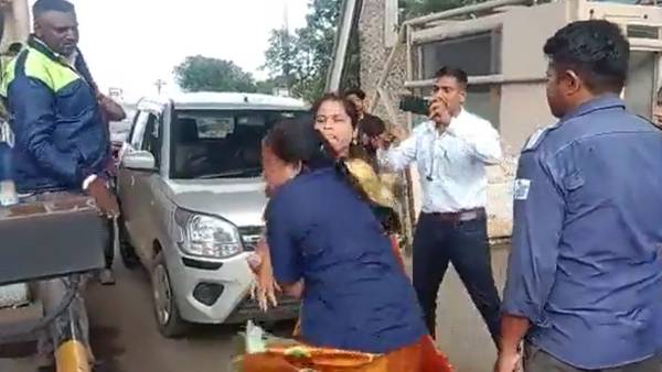 A video of two women beating each other at a toll gate is going viral on social media A video of two women beating each other at a toll gate is going viral on social media