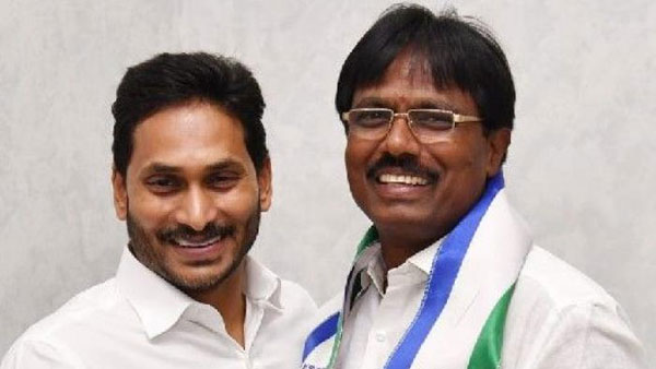 పార్టీ రాష్ట్ర చేనేత విభాగానికి అధ్యక్షుడిగా..