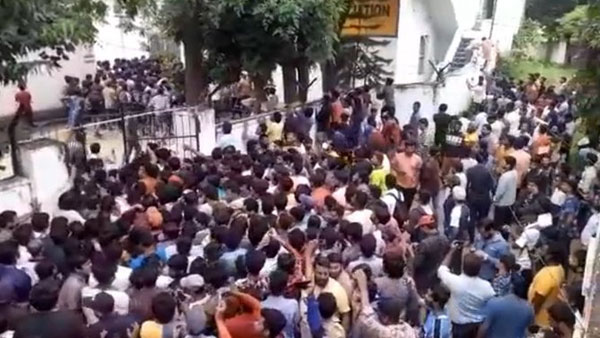 మ్యాచ్ నిర్వహణలోనూ..