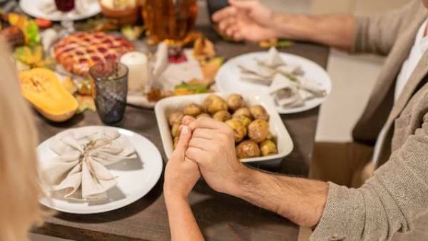 కుటుంబంతో కలిసి భోజనం .. ఆనందం, శ్రేయస్సు